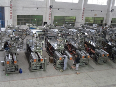 巧克力包裝機(jī) 提升小糖果食品包裝效率的關(guān)鍵設(shè)備